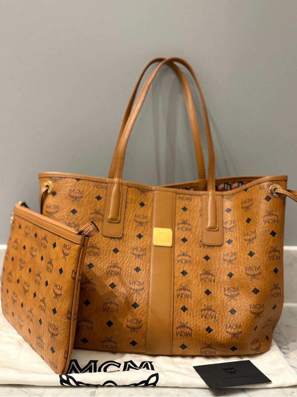 MCM Liz Shopper Medium in classic Cognac Visetos